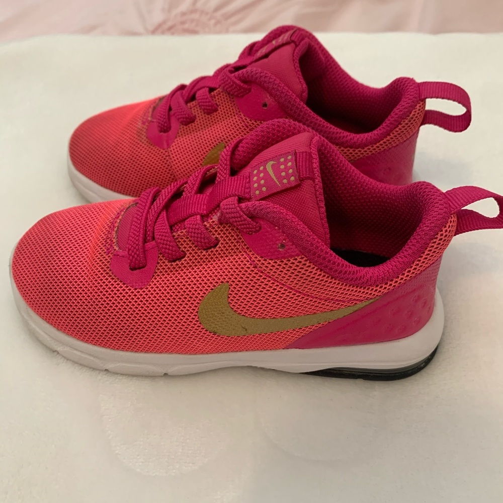 Nike air toddler shoes